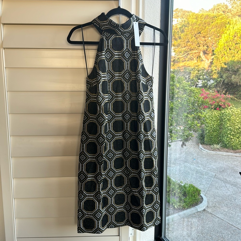 Trina Turk Geometric Metallic Print Shift Dress! 🖤